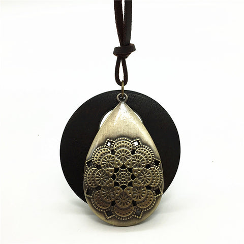 GA - Vintage Wood and Pendant Necklace