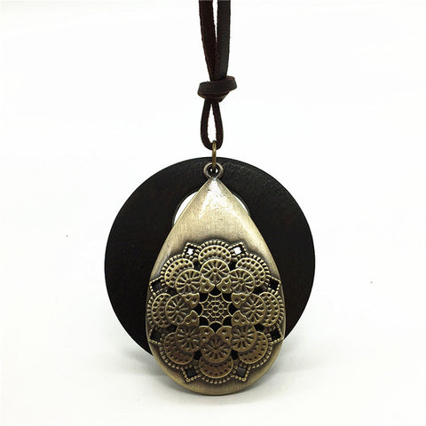 GA - Vintage Wood and Pendant Necklace